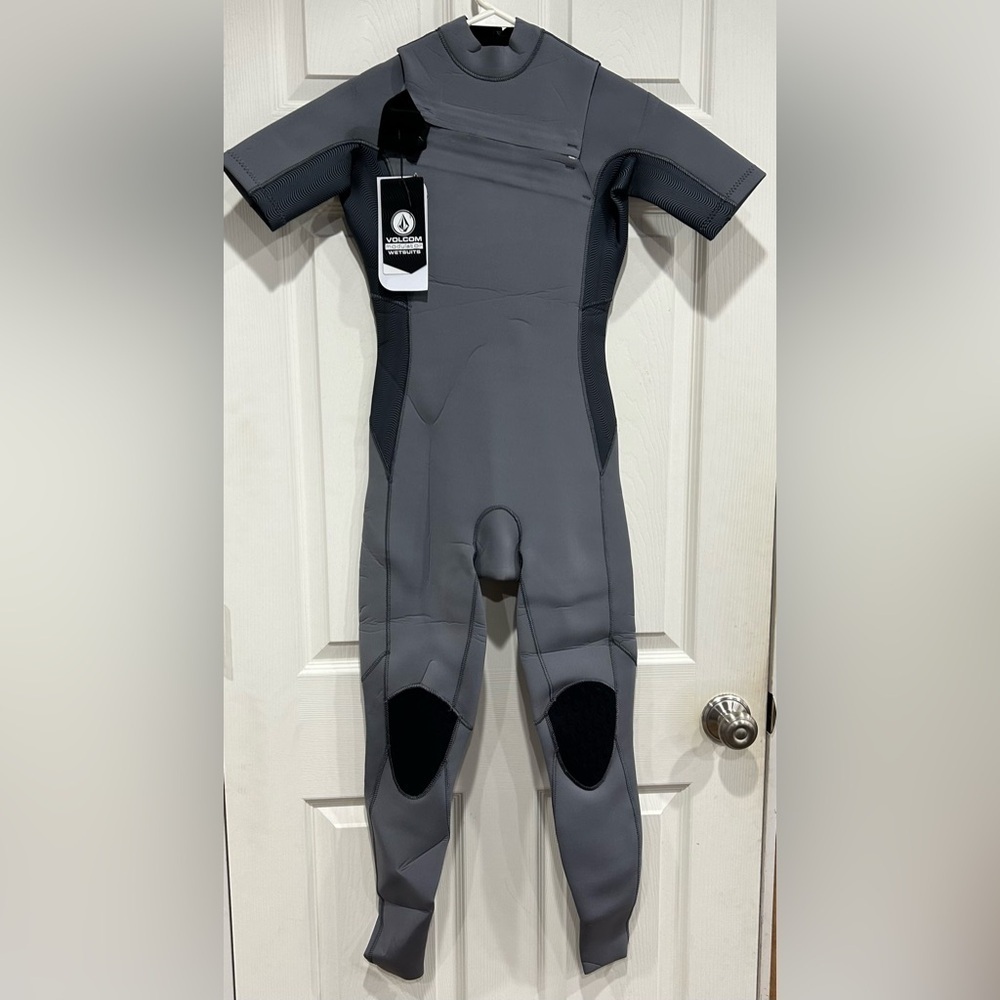 Volcom Boys Size 12 Modulator Wetsuit 2 mm Chest Zip NWT Short Sleeve Grey Swim